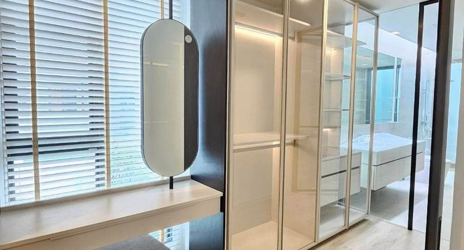 Casa en alquiler y en venta de 4 habitaciones en Saphan Sung, Bangkok