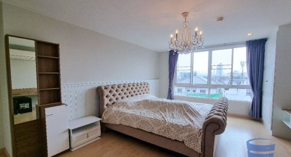 For sale 2 bed condo in Phaya Thai, Bangkok