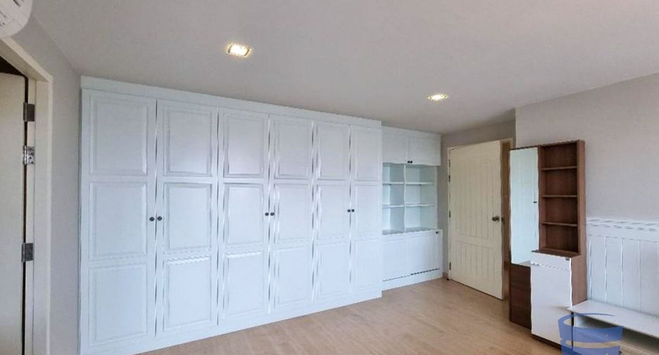 For sale 2 bed condo in Phaya Thai, Bangkok