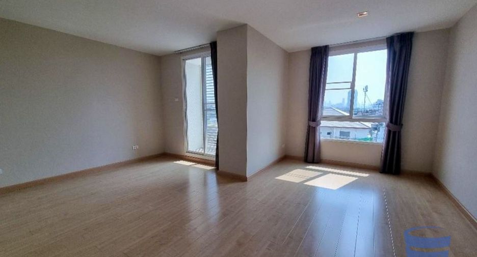 For sale 2 bed condo in Phaya Thai, Bangkok