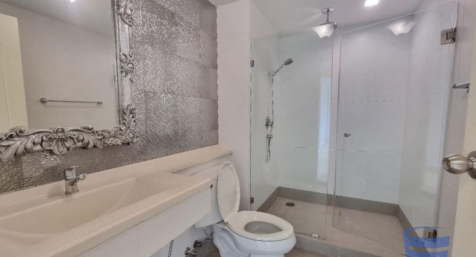 For sale 2 bed condo in Phaya Thai, Bangkok