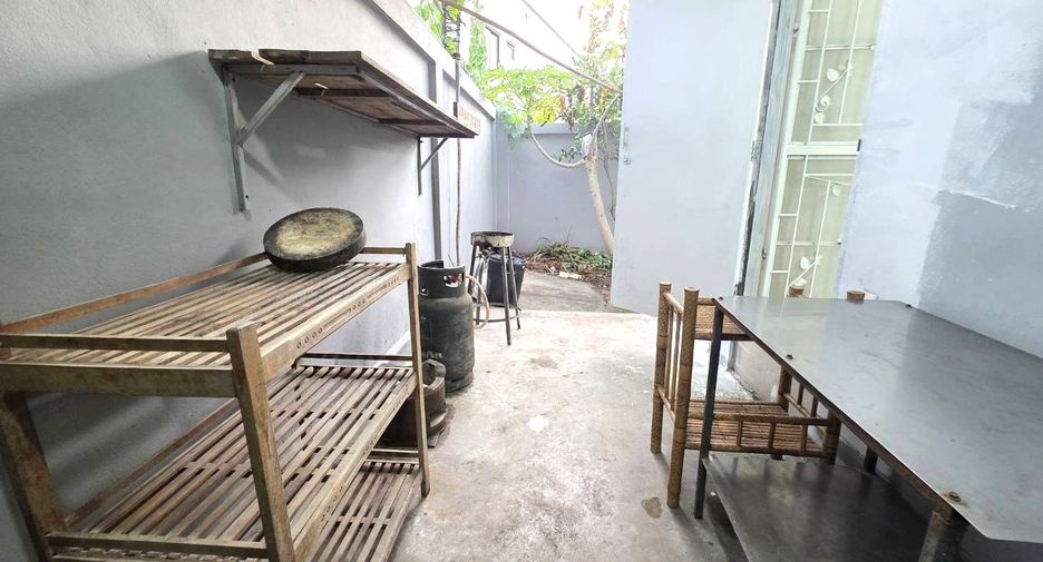 For sale 2 bedrooms townhouse in Bang Lamung, Chonburi
