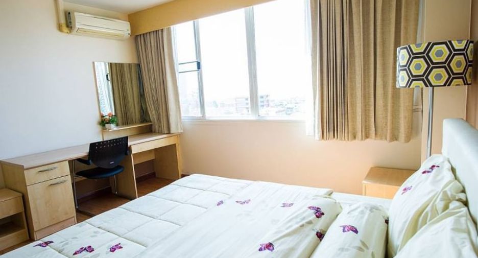 For sale 1 bed condo in Si Racha, Chonburi