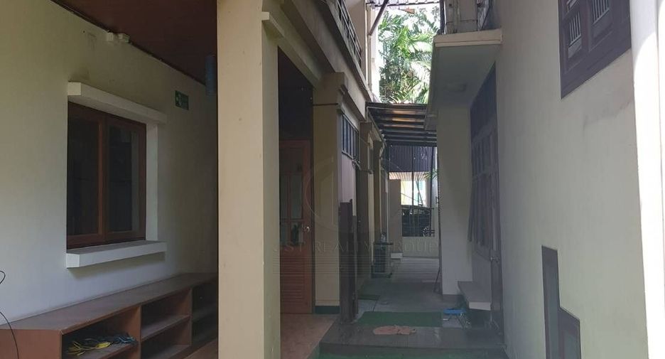 For rent 10 bedrooms house in Watthana, Bangkok