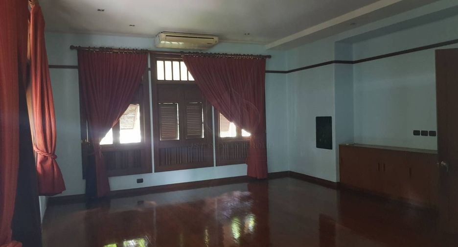 For rent 10 bedrooms house in Watthana, Bangkok