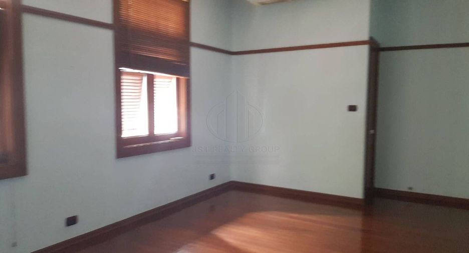 For rent 10 bedrooms house in Watthana, Bangkok