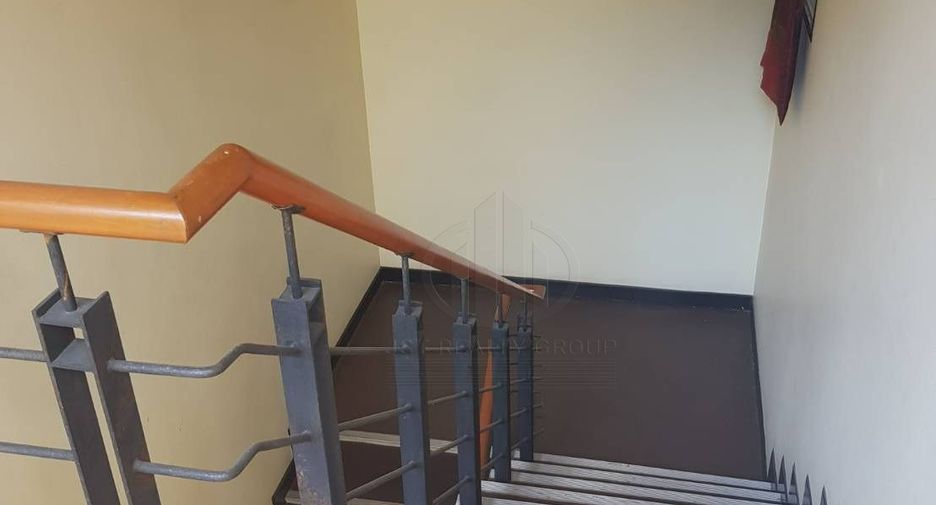 For rent 10 bedrooms house in Watthana, Bangkok