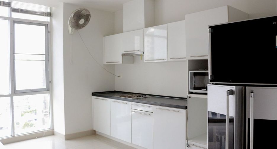 For sale 3 bedrooms condo in Watthana, Bangkok