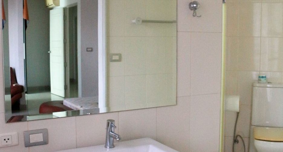 For sale 3 bedrooms condo in Watthana, Bangkok