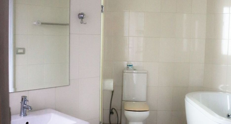 For sale 3 bedrooms condo in Watthana, Bangkok