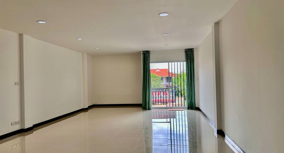 For sale 3 bedrooms retail Space in Bang Phli, Samut Prakan