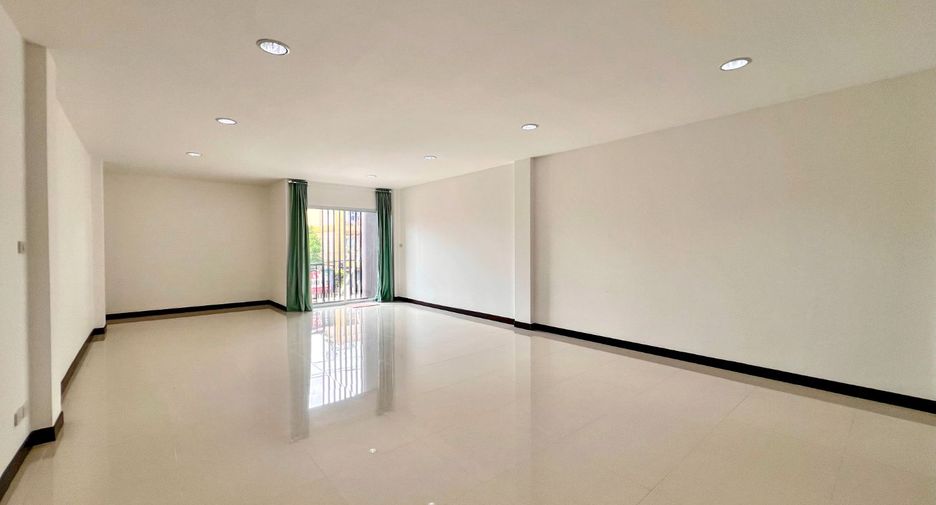 For sale 3 bedrooms retail Space in Bang Phli, Samut Prakan