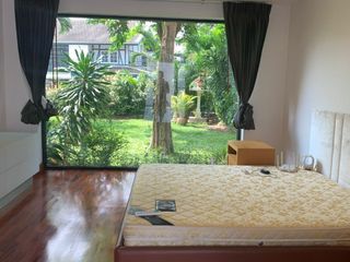 For rent 5 Beds condo in Din Daeng, Bangkok