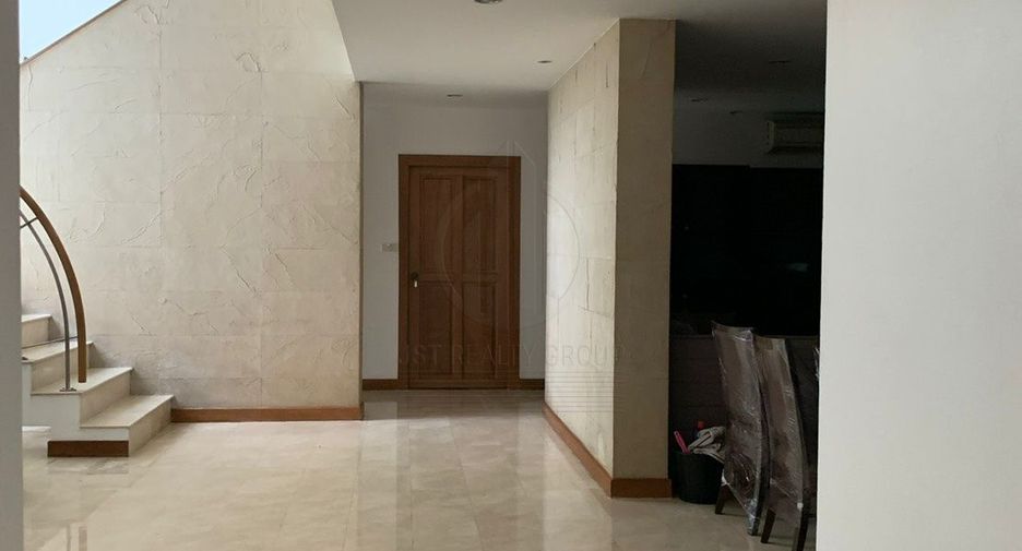 For rent 5 bedrooms condo in Din Daeng, Bangkok