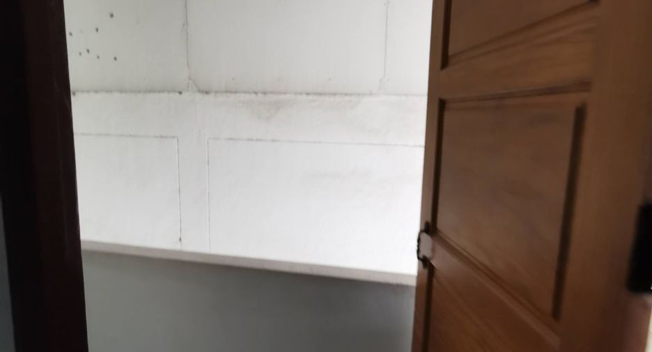 Gewerbefläche zur Miete und zum Kauf mit 4 Zimmer in Mueang Nonthaburi, Nonthaburi