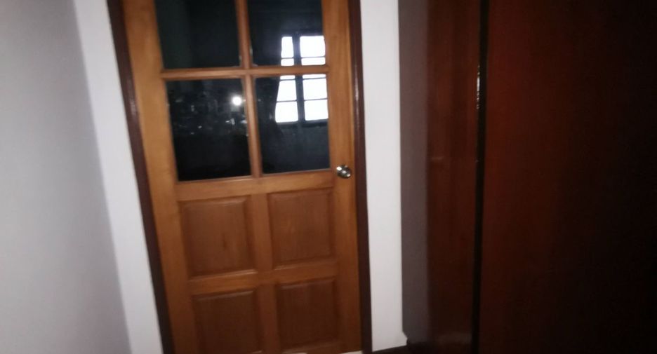 Gewerbefläche zur Miete und zum Kauf mit 4 Zimmer in Mueang Nonthaburi, Nonthaburi