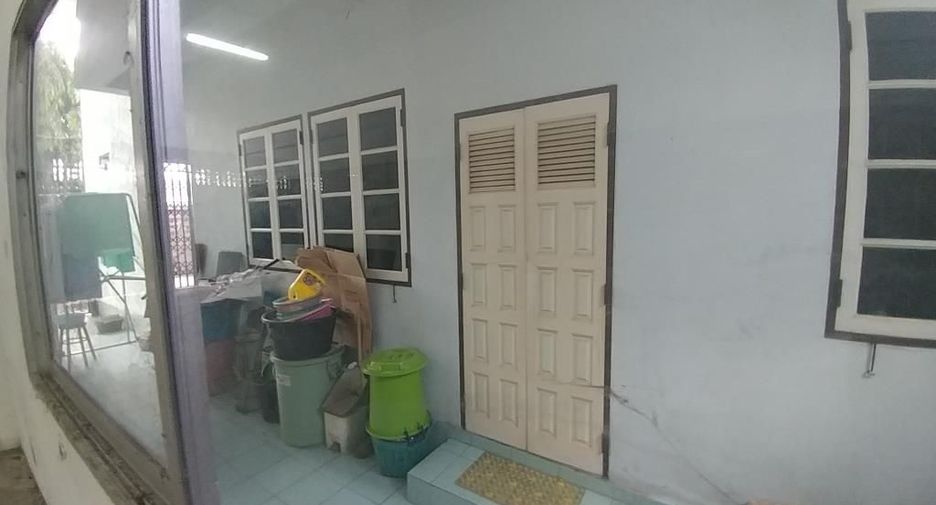 Gewerbefläche zur Miete und zum Kauf mit 4 Zimmer in Mueang Nonthaburi, Nonthaburi