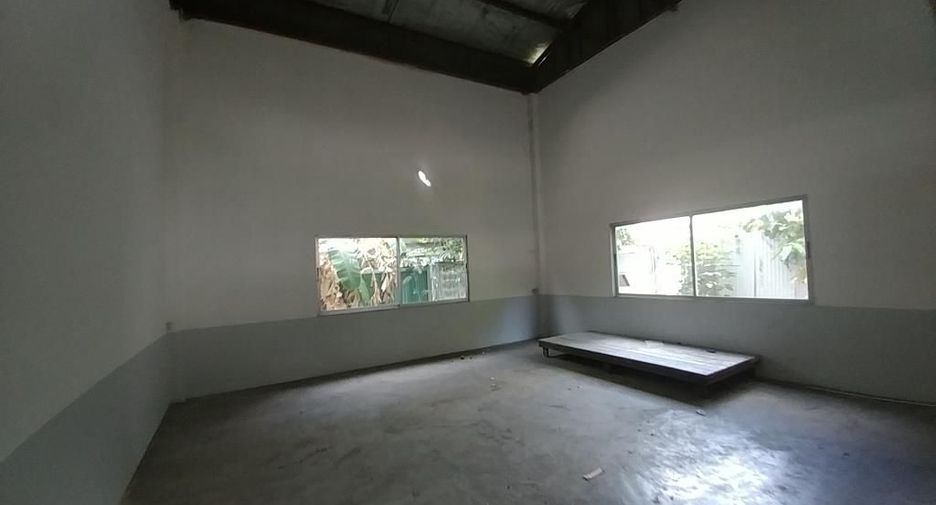 Gewerbefläche zur Miete und zum Kauf mit 4 Zimmer in Mueang Nonthaburi, Nonthaburi