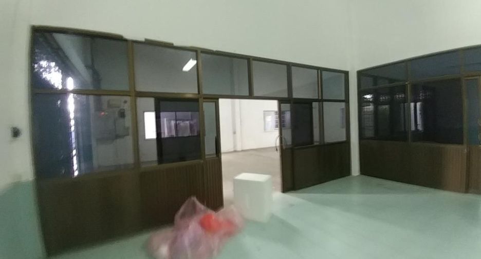 Gewerbefläche zur Miete und zum Kauf mit 4 Zimmer in Mueang Nonthaburi, Nonthaburi