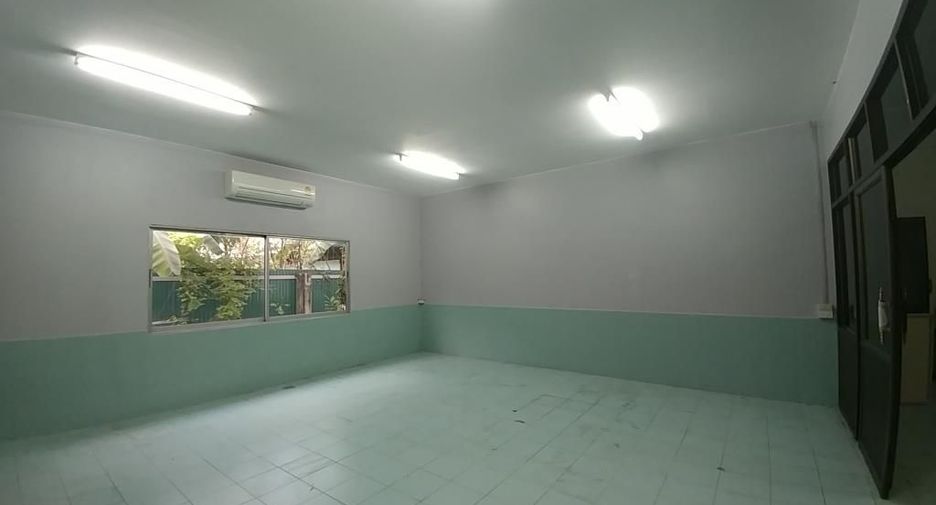 Gewerbefläche zur Miete und zum Kauf mit 4 Zimmer in Mueang Nonthaburi, Nonthaburi