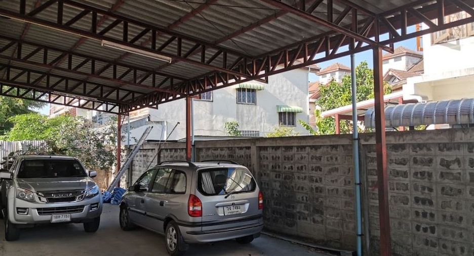 Gewerbefläche zur Miete und zum Kauf mit 4 Zimmer in Mueang Nonthaburi, Nonthaburi