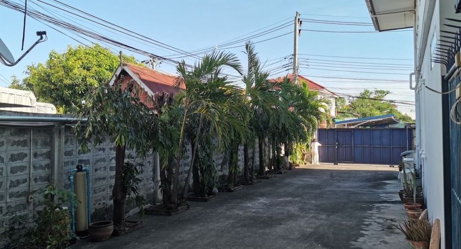 Gewerbefläche zur Miete und zum Kauf mit 4 Zimmer in Mueang Nonthaburi, Nonthaburi