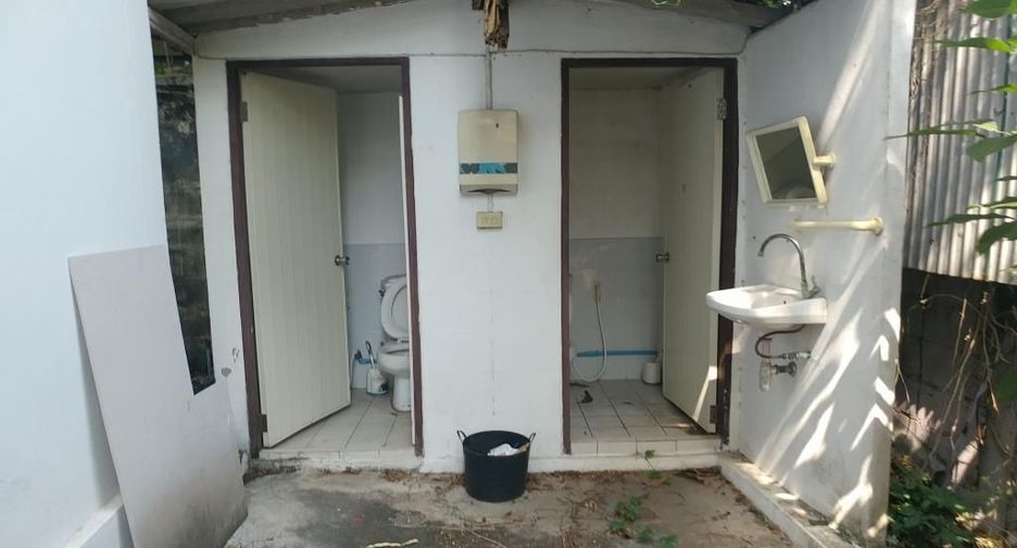 Gewerbefläche zur Miete und zum Kauf mit 4 Zimmer in Mueang Nonthaburi, Nonthaburi