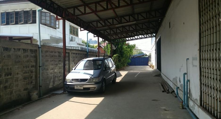 Gewerbefläche zur Miete und zum Kauf mit 4 Zimmer in Mueang Nonthaburi, Nonthaburi