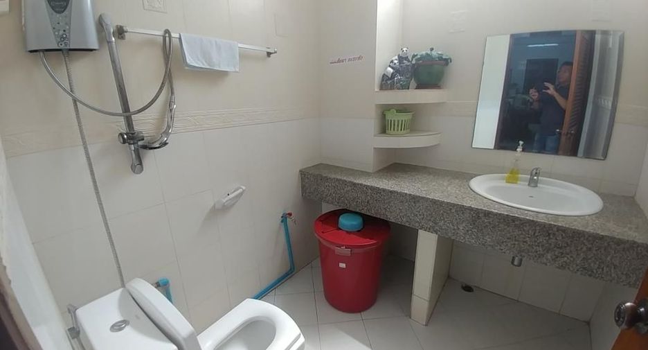 Gewerbefläche zur Miete und zum Kauf mit 4 Zimmer in Mueang Nonthaburi, Nonthaburi