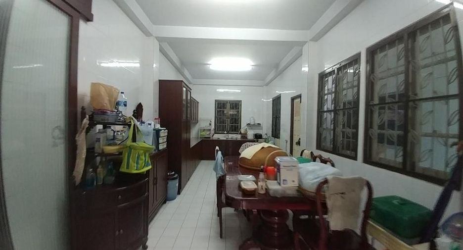 Gewerbefläche zur Miete und zum Kauf mit 4 Zimmer in Mueang Nonthaburi, Nonthaburi