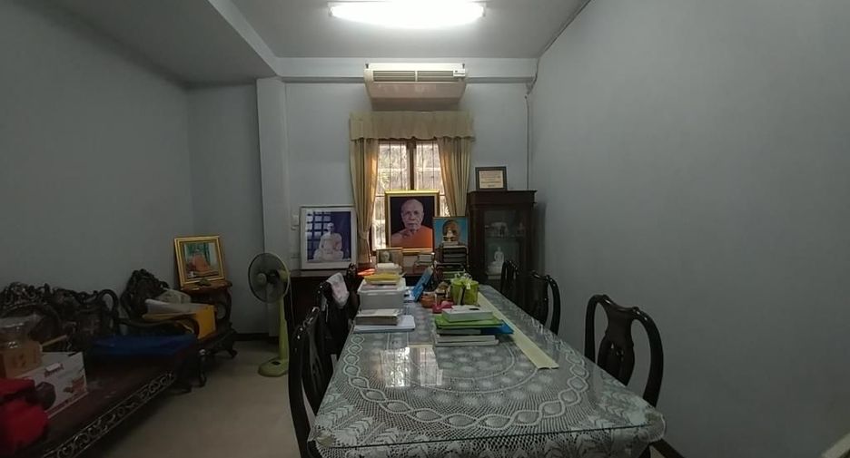 Gewerbefläche zur Miete und zum Kauf mit 4 Zimmer in Mueang Nonthaburi, Nonthaburi