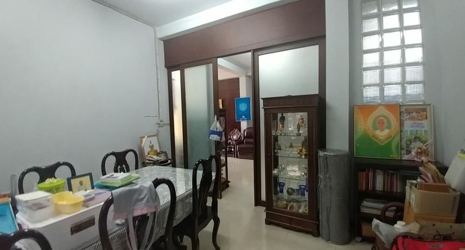Gewerbefläche zur Miete und zum Kauf mit 4 Zimmer in Mueang Nonthaburi, Nonthaburi