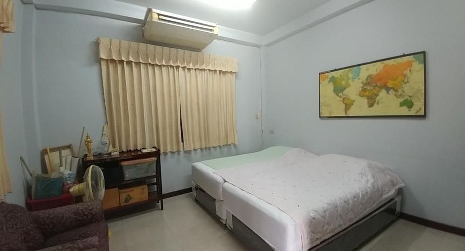 Gewerbefläche zur Miete und zum Kauf mit 4 Zimmer in Mueang Nonthaburi, Nonthaburi