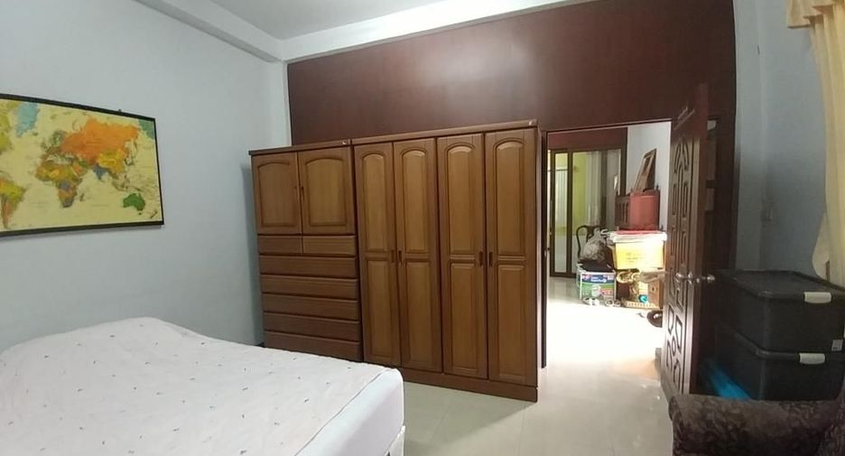 Gewerbefläche zur Miete und zum Kauf mit 4 Zimmer in Mueang Nonthaburi, Nonthaburi