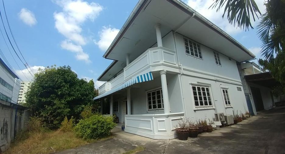 Gewerbefläche zur Miete und zum Kauf mit 4 Zimmer in Mueang Nonthaburi, Nonthaburi