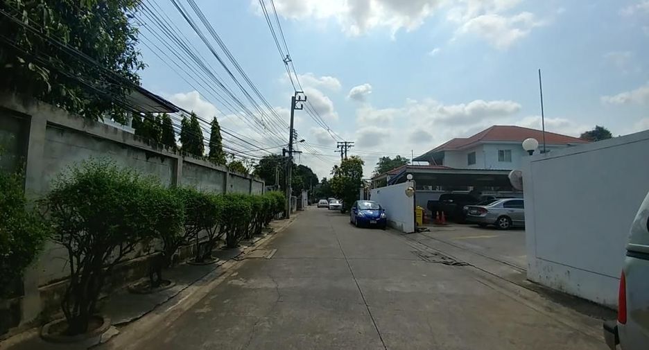 Gewerbefläche zur Miete und zum Kauf mit 4 Zimmer in Mueang Nonthaburi, Nonthaburi