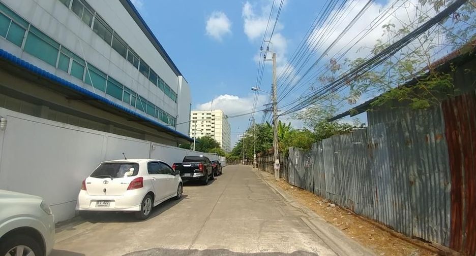 Gewerbefläche zur Miete und zum Kauf mit 4 Zimmer in Mueang Nonthaburi, Nonthaburi