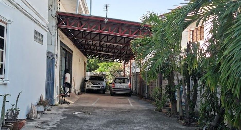 Gewerbefläche zur Miete und zum Kauf mit 4 Zimmer in Mueang Nonthaburi, Nonthaburi