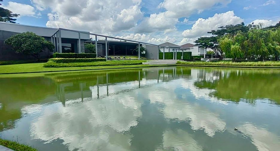 For sale 3 bedrooms house in Khlong Sam Wa, Bangkok