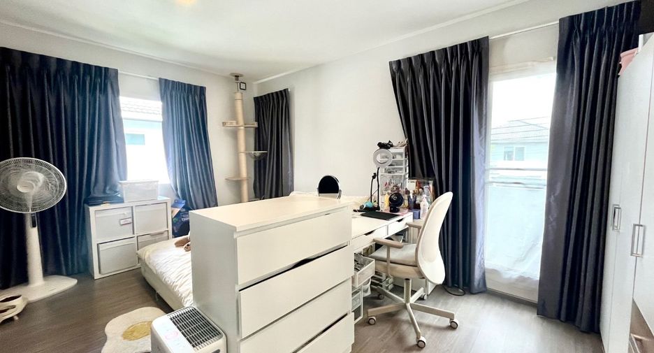 For sale 3 bedrooms house in Khlong Sam Wa, Bangkok