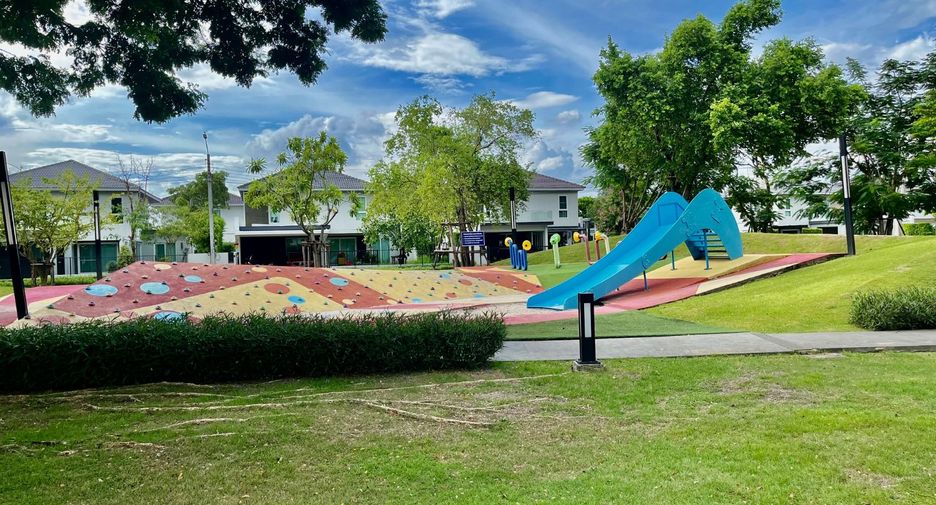 For sale 3 bedrooms house in Khlong Sam Wa, Bangkok