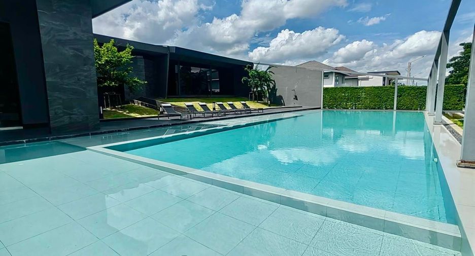 For sale 3 bedrooms house in Khlong Sam Wa, Bangkok