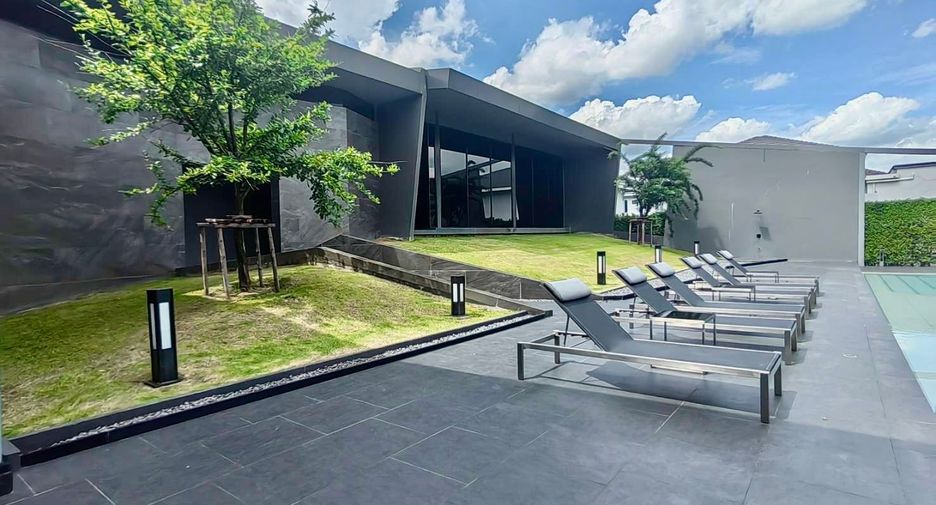 For sale 3 bedrooms house in Khlong Sam Wa, Bangkok