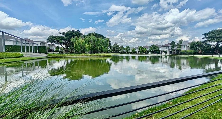 For sale 3 bedrooms house in Khlong Sam Wa, Bangkok