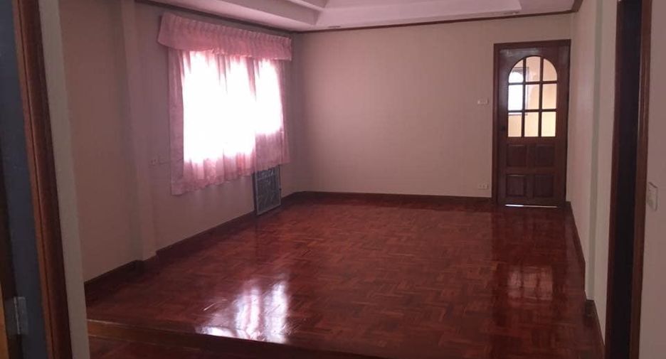 À vendre 5 chambres maison à Bang Na, Bangkok