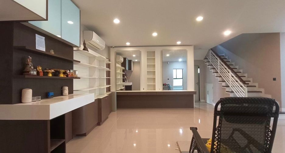 Casa en venta de 5 habitaciones en Bang Kapi, Bangkok