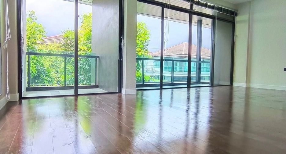 Casa en venta de 5 habitaciones en Bang Kapi, Bangkok