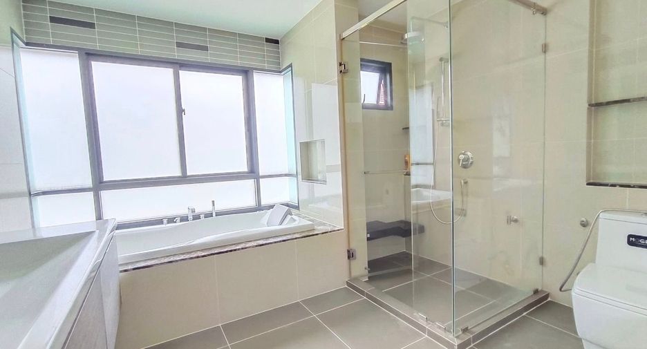 Casa en venta de 5 habitaciones en Bang Kapi, Bangkok
