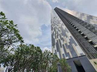 For rent 4 bedrooms condo in Sathon, Bangkok