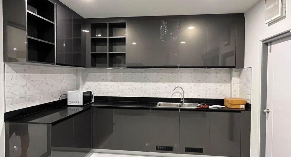 For rent 5 bedrooms house in Bang Phli, Samut Prakan